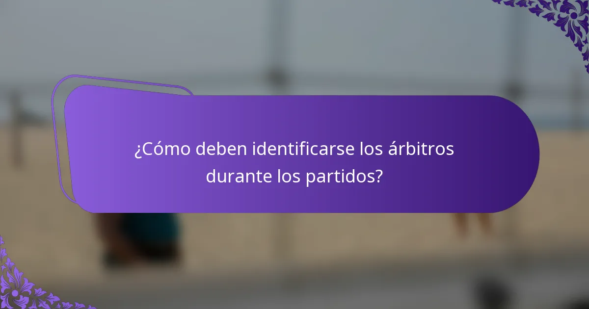 ¿Cómo deben identificarse los árbitros durante los partidos?